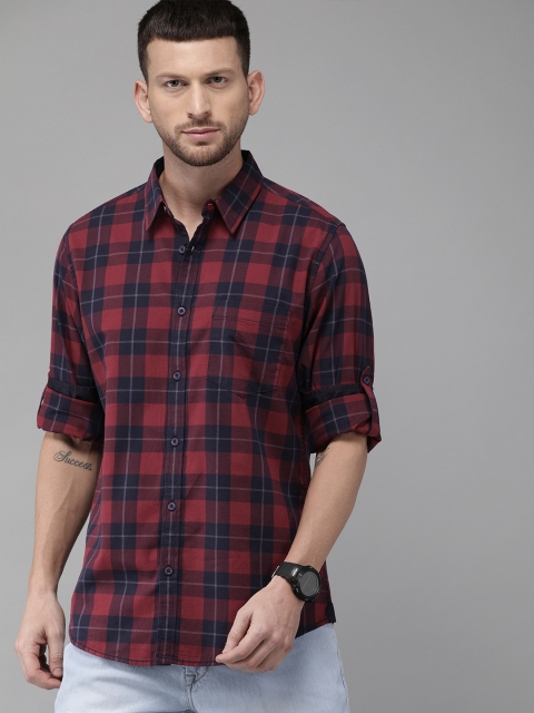 

Roadster Men Red & Navy Blue Checked Regular Fit Casual Shirt