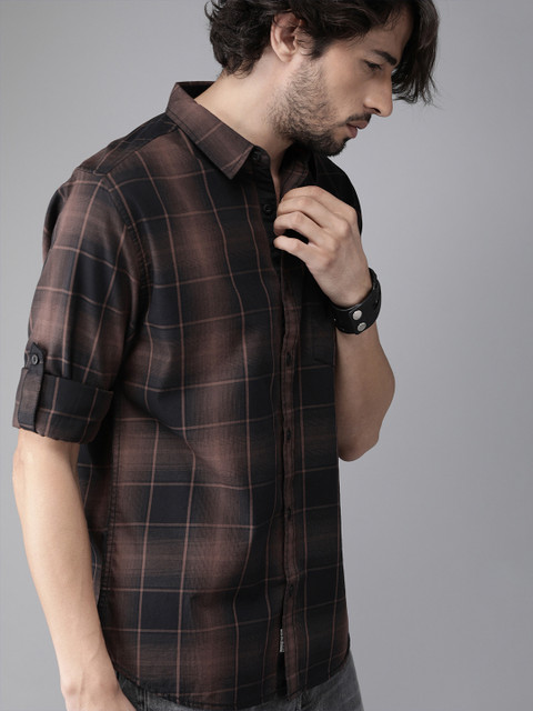 

Roadster Men Brown & Black Regular Fit Checked Casual Shirt