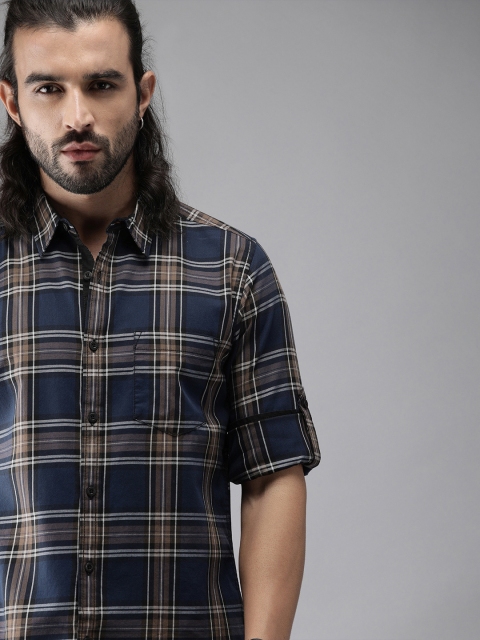 

Roadster Men Navy Blue & Brown Regular Fit Checked Casual Shirt