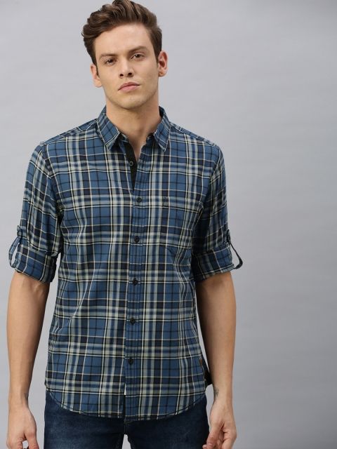 

Roadster Men Blue & White Regular Fit Checked Casual Shirt