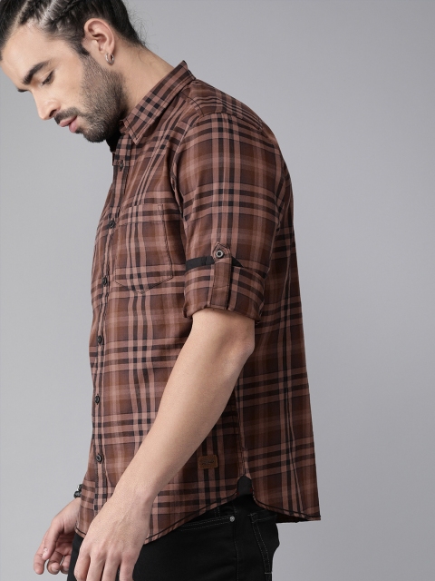 

Roadster Men Brown & Black Regular Fit Checked Casual Shirt