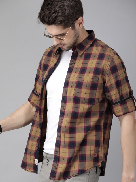 

Roadster Men Khaki & Navy Blue Regular Fit Checked Casual Shirt