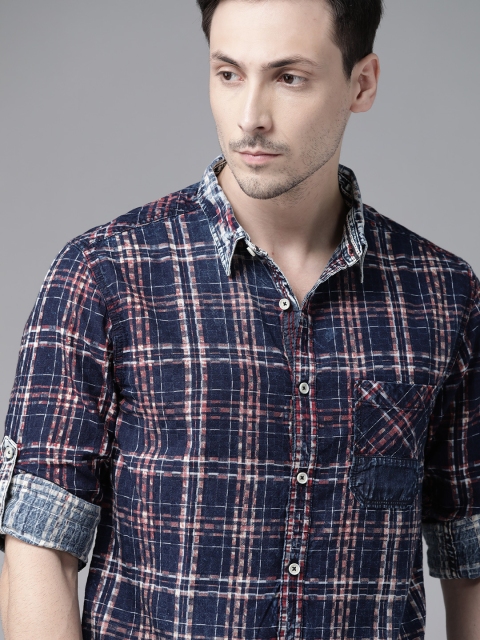 

Roadster Men Navy Blue & Rust Regular Fit Checked Casual Shirt