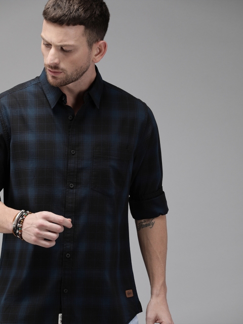 

Roadster Men Navy Blue & Black Regular Fit Checked Casual Shirt