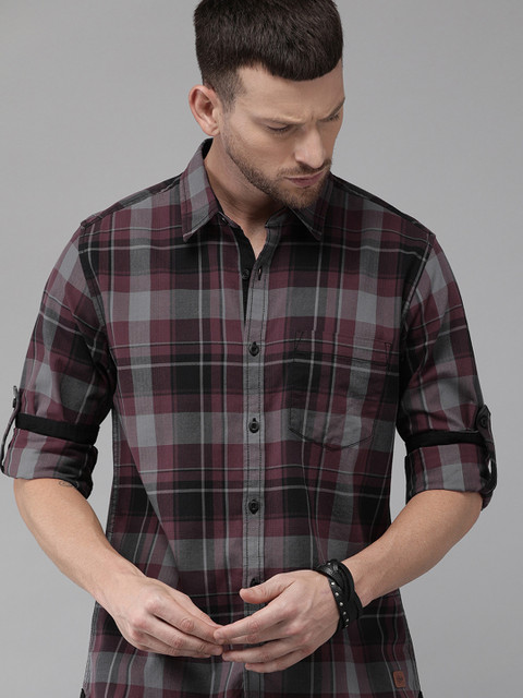 

Roadster Men Mauve & Grey Checked Regular Fit Casual Shirt