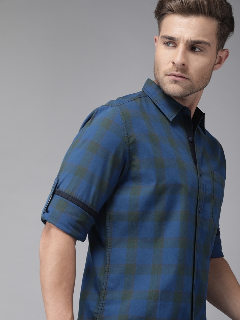 

Roadster Men Blue & Green Regular Fit Checked Casual Shirt