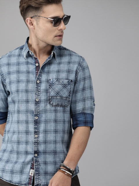 

Roadster Men Blue Regular Fit Checked Casual Shirt