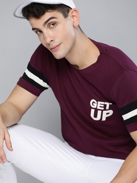 

HERE&NOW Men Burgundy Solid Round Neck T-shirt With Printed Detail