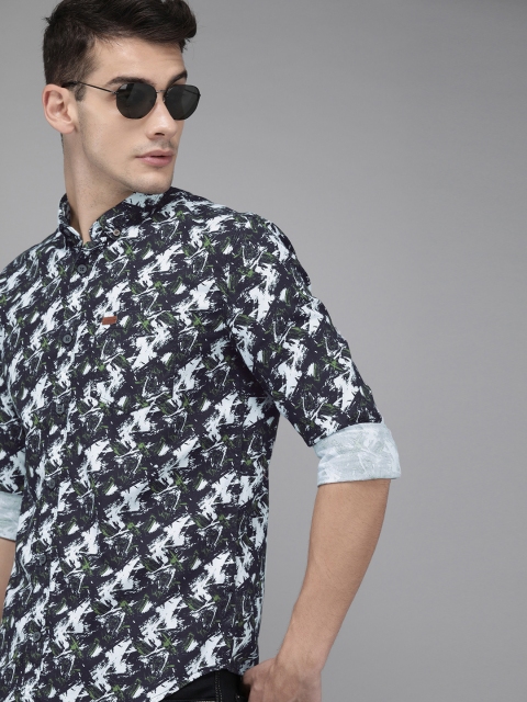 

Solid Styles Men Navy Blue & White Slim Fit Printed Casual Shirt