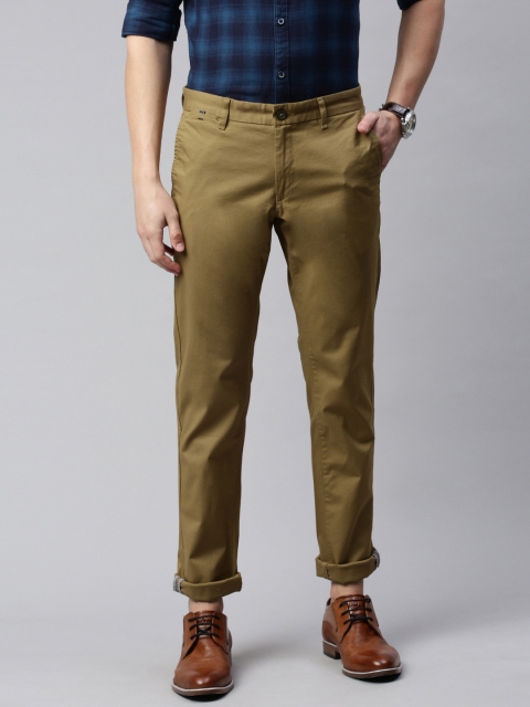 

Indian Terrain Men Beige Brooklyn Slim Fit Solid Chinos