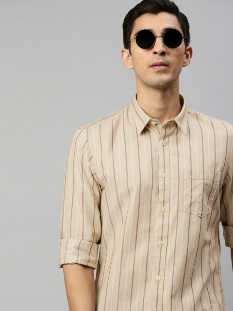 

Indian Terrain Men Beige & White Chiseled Fit Striped Casual Shirt