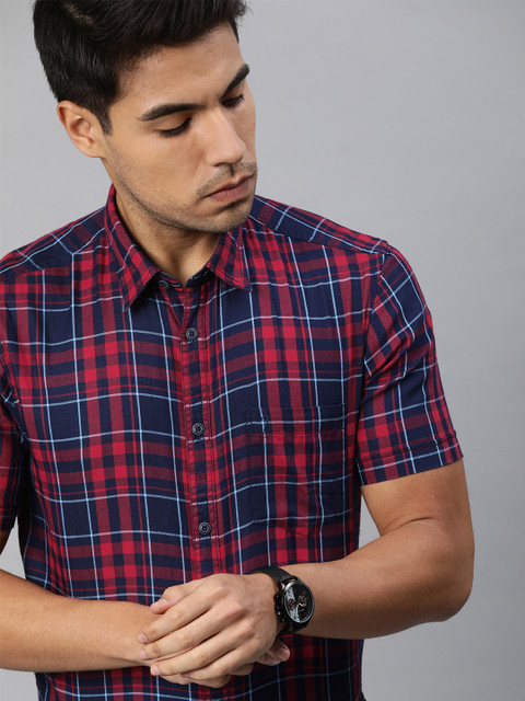 

Indian Terrain Men Red & Navy Blue Slim Fit Checked Casual Shirt