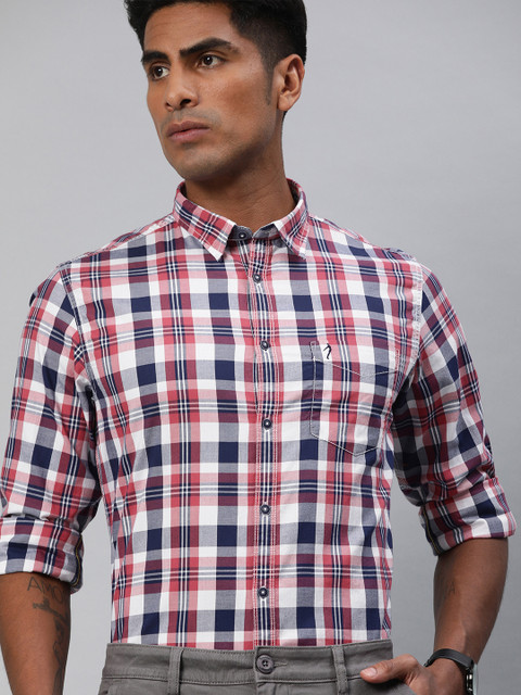 

Indian Terrain Men Pink & Navy Blue Slim Fit Checked Smart Casual Shirt