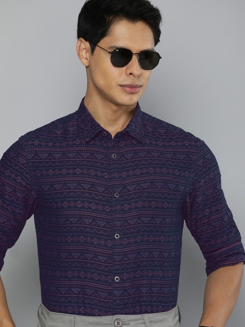 

Indian Terrain Men Navy Blue & Peach-Coloured Slim Fit Printed Pure Cotton Casual Shirt
