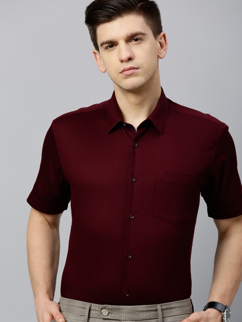 

Indian Terrain Men Burgundy Dobby Slim Fit Solid Smart Casual Shirt
