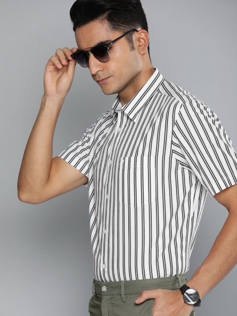 

Indian Terrain Men White & Black Slim Fit Striped Casual Shirt