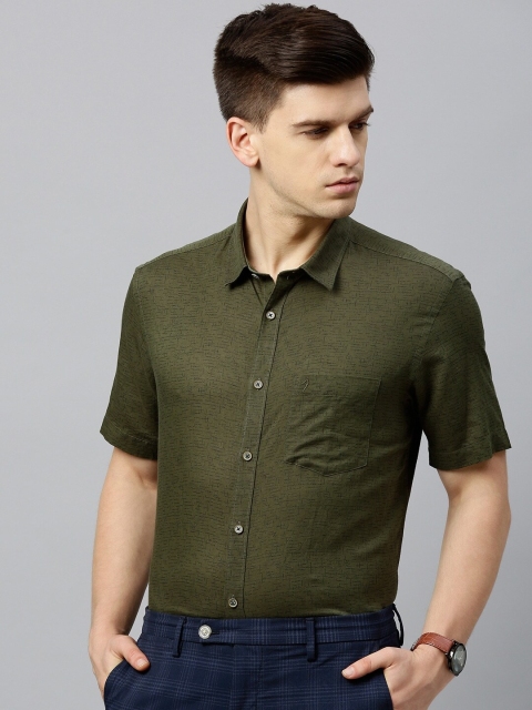 

Indian Terrain Men Olive Green & Black Slim Fit Printed Smart Casual Linen Shirt