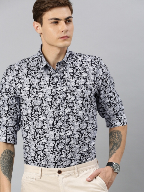 

Indian Terrain Men Black & White Slim Fit Printed Casual Shirt