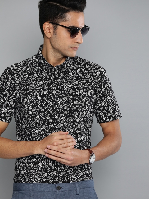 

Indian Terrain Men Black & White Slim Fit Printed Smart Casual Shirt