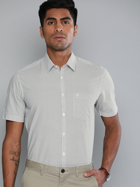 

Indian Terrain Men White & Black Slim Fit Printed Smart Casual Shirt