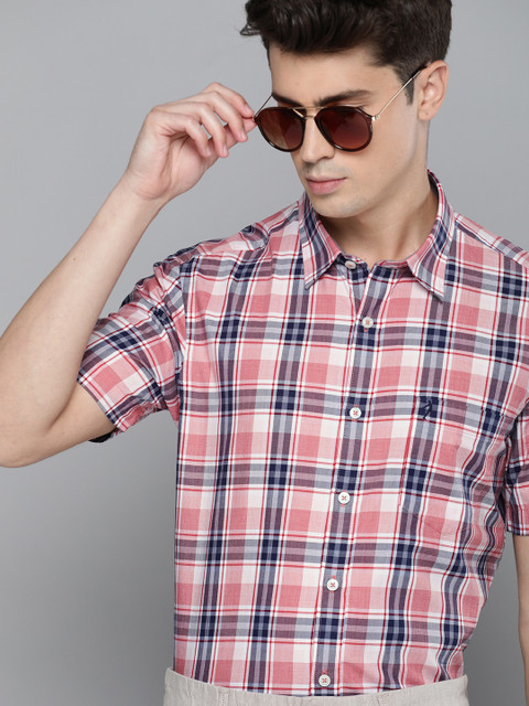 

Indian Terrain Men Pink & Navy Blue Slim Fit Checked Casual Shirt