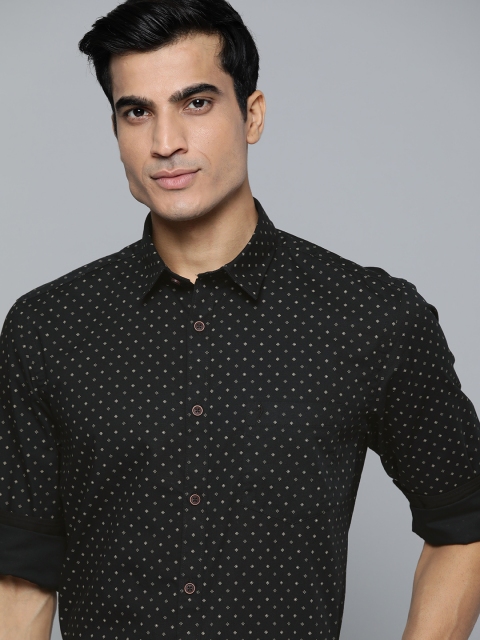 

Indian Terrain Men Black & Beige Slim Fit Pure Cotton Printed Casual Shirt