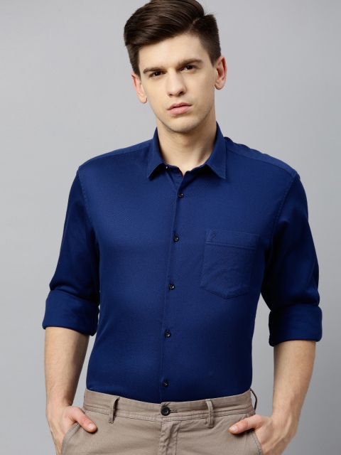 

Indian Terrain Men Blue Slim Fit Solid Twill Smart Casual Shirt