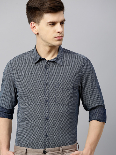 

Indian Terrain Men Blue & White Chiseled Slim Fit Geometric Printed Smart Casual Shirt