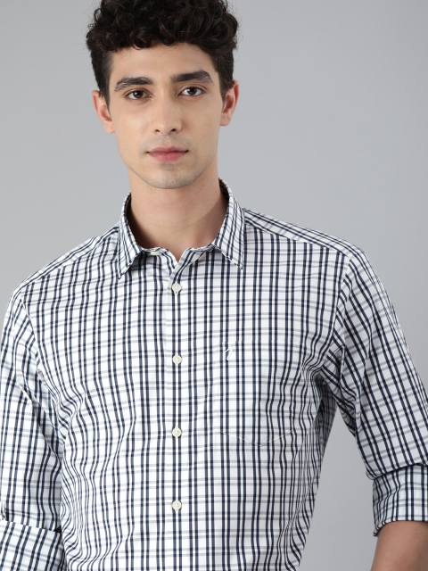 

Indian Terrain Men Navy Blue & White Slim Fit Pure Cotton Tartan Checked Casual Shirt