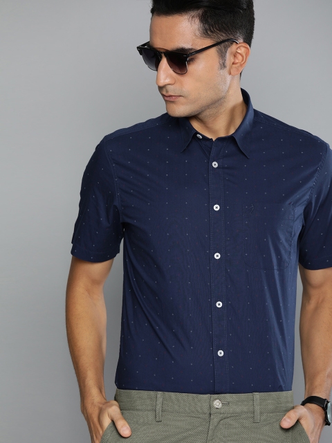 

Indian Terrain Men Navy Blue & Red Slim Fit Printed Smart Casual Shirt