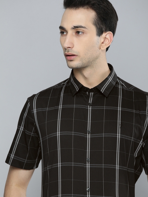 

Indian Terrain Men Black & White Checked Slim Fit Formal Shirt