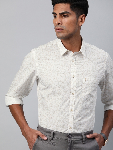 

Indian Terrain Men White & Khaki Slim Fit Printed Smart Casual Shirt