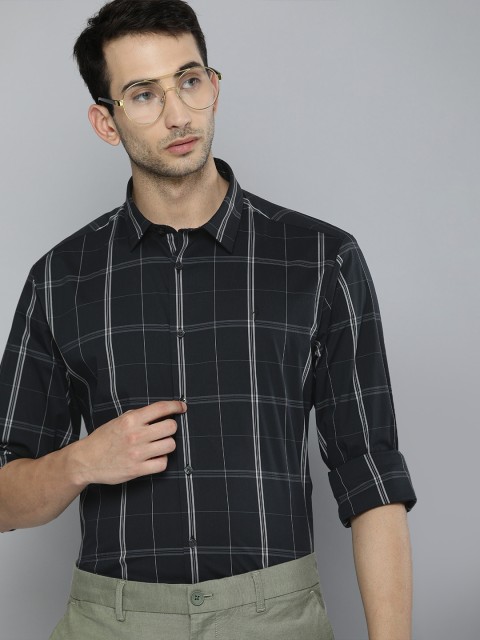 

Indian Terrain Men Black & White Slim Fit Checked Smart Casual Shirt