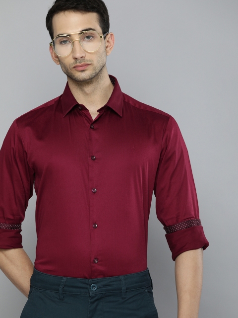 

Indian Terrain Men Maroon Solid Slim Fit Smart Casual Shirt