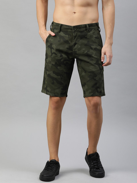 

HERE&NOW Men Olive Green & Black Slim Fit Camouflage Printed Regular Shorts
