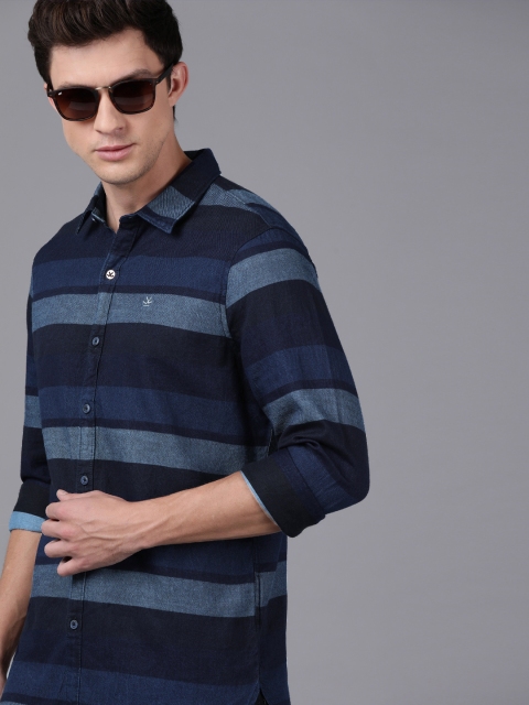 

WROGN Men Navy Blue Slim Fit Striped Casual Shirt