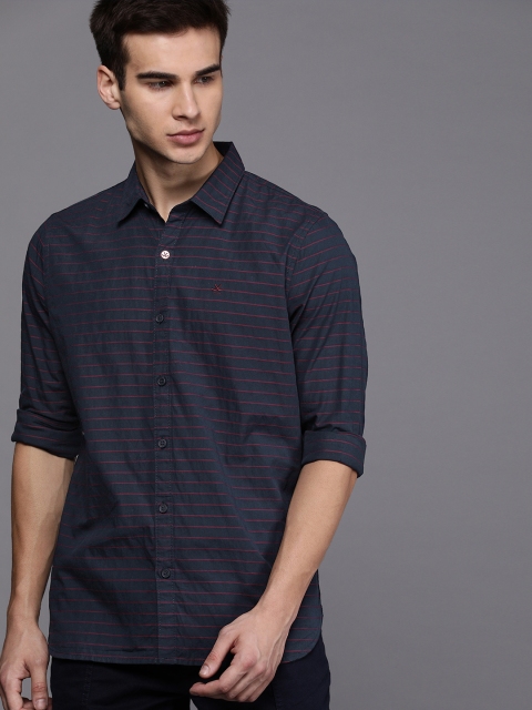 

WROGN Men Navy Blue & Red Slim Fit Striped Casual Shirt