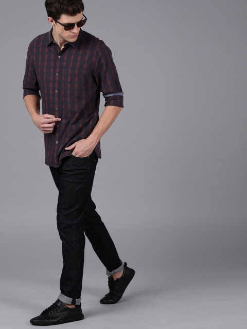 

WROGN Men Red & Navy Blue Slim Fit Checked Casual Shirt