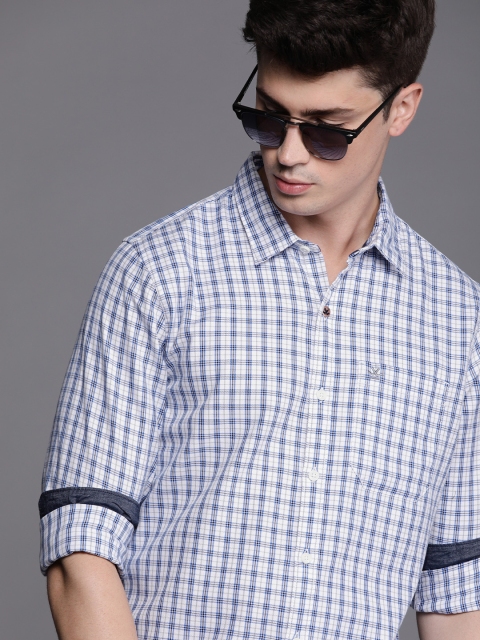 

WROGN Men White & Blue Slim Fit Checked Casual Shirt