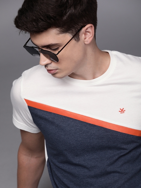

WROGN Men Navy Blue & Off-White Colourblocked Slim Fit Round Neck T-shirt