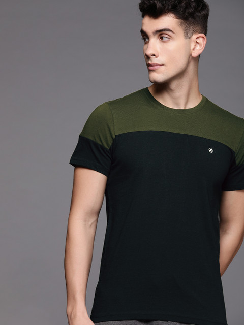 

WROGN Men Black & Olive Green Colourblocked Round Neck Slim Fit T-shirt
