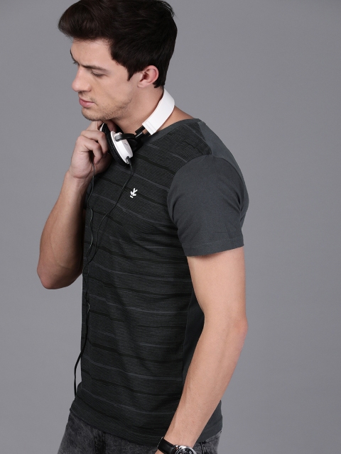 

WROGN Men Black Striped Slim Fit Round Neck T-shirt