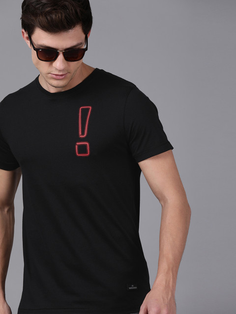 

WROGN Men Black Solid Round Neck T-shirt With Printed Detailing