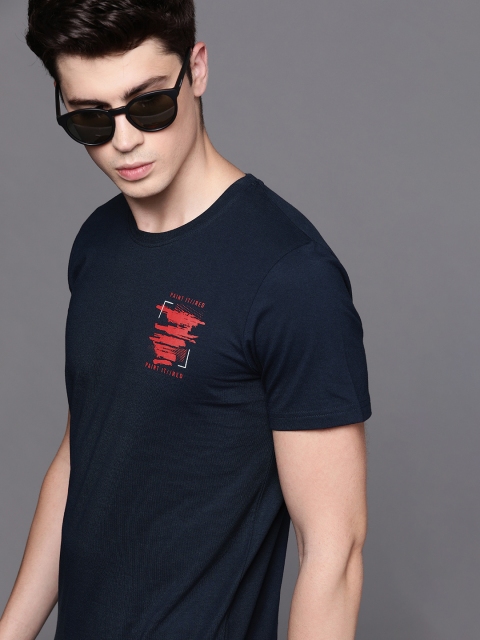 

WROGN Men Navy Blue Solid Round Neck T-shirt with Printed Detailing