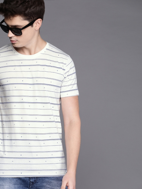 

WROGN Men White & Navy Blue Slim Fit Striped Round Neck T-shirt