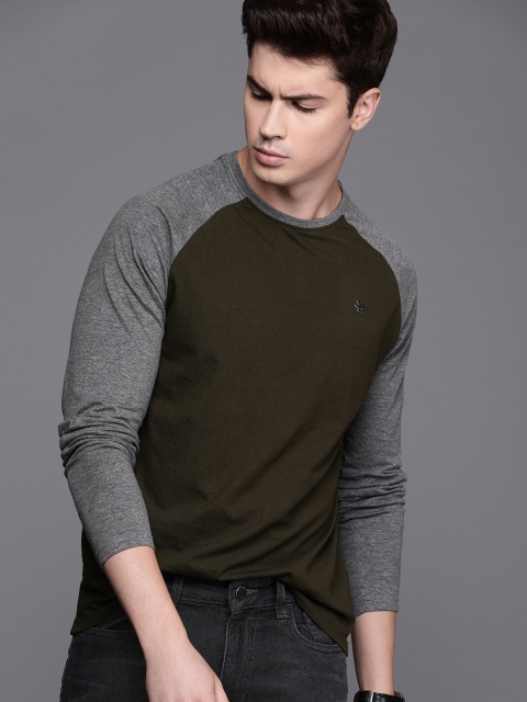 

WROGN Men Olive Green Solid Round Neck T-shirt With Contrast Sleeves