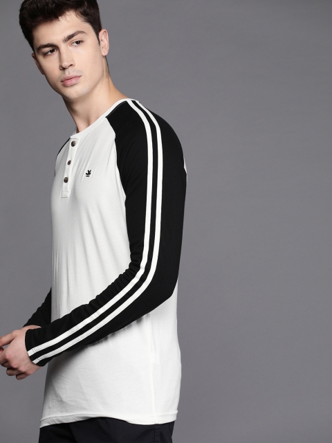

WROGN Men White Slim Fit Solid Henley Neck T-shirt with Side Stripes