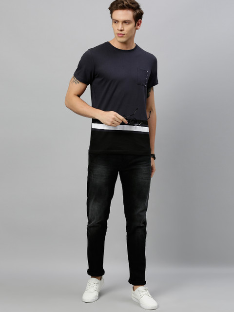 

WROGN Men Charcoal Grey & White Colourblocked Slim Fit Round Neck T-shirt