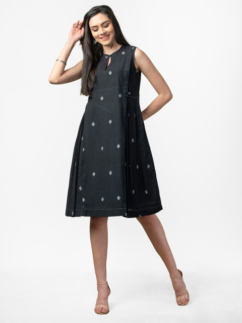 

Fabindia Women Black & White Jamdani Handloom A-Line Dress