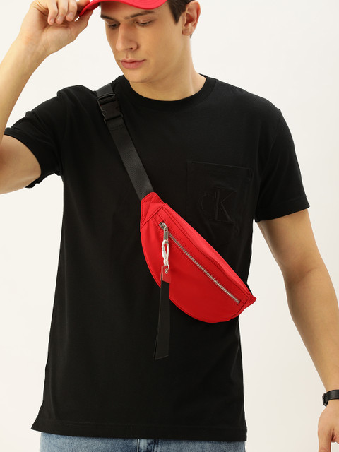 

Calvin Klein Jeans Men Black Solid Round Neck T-shirt With Pocket Detailing